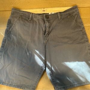 LEVI’S Womens size 14 Stretch Cotton Tab Twill Gray Shorts
